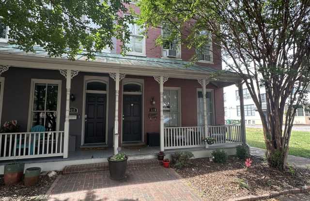 522 1/2 North 1st Street