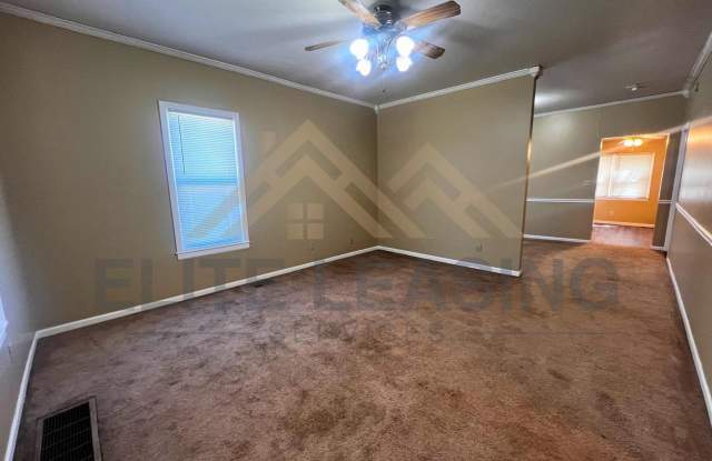 2800 SE Michigan Ave – Cozy 2 Bedroom Home on a Corner Lot!