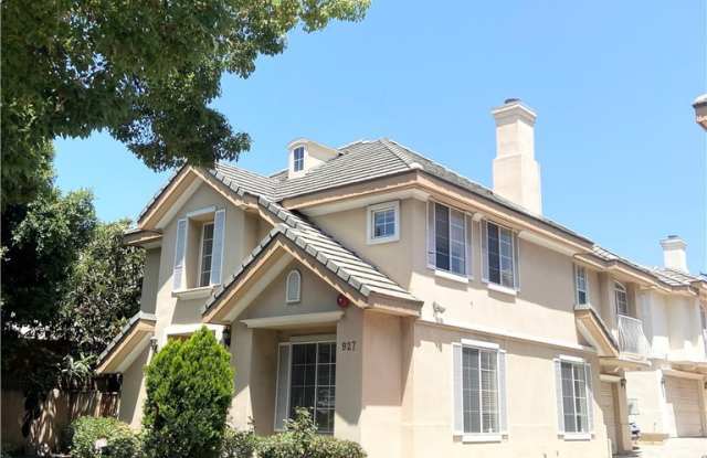 927 W Duarte Road