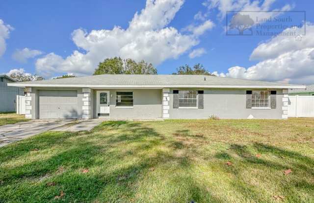 2028 Woodbriar Loop S
