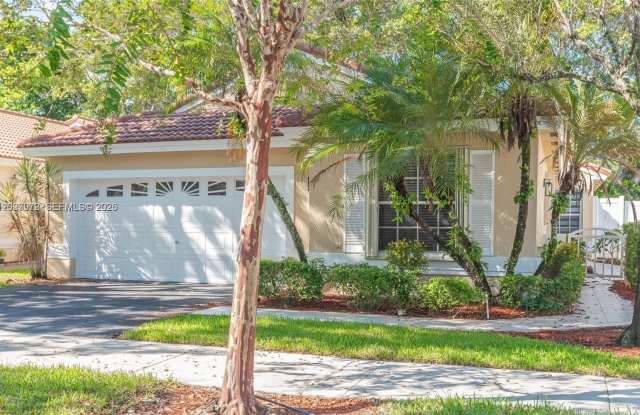 812 Garnet Cir
