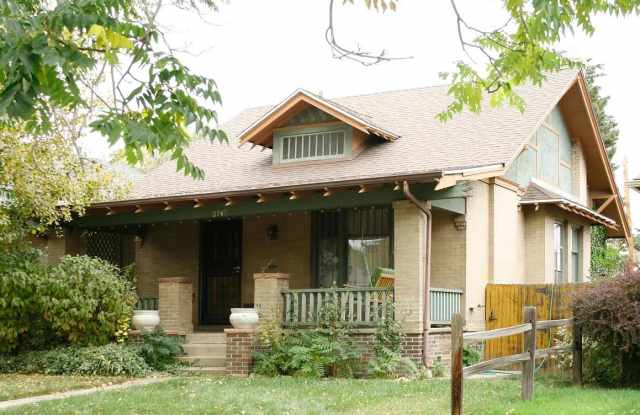 2747 W DENVER PL