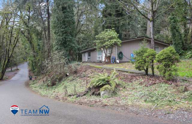 MOVE IN READY! Desirable west side location offering 2 bedrooms 1 bath, duplex. Olympia School District - 3305 Windolph Lane Northwest, Thurston County, WA 98502