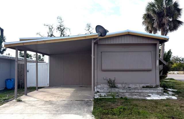 Charming Renovated 2-Bed / 1-Bath Mobile Home for Rent in Bradenton – Available Now!