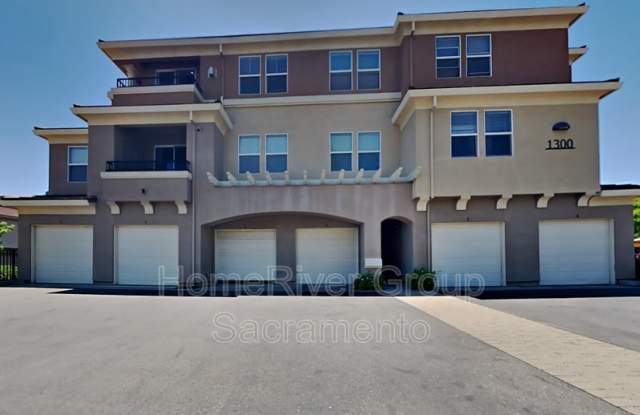 1300 Moon Cir