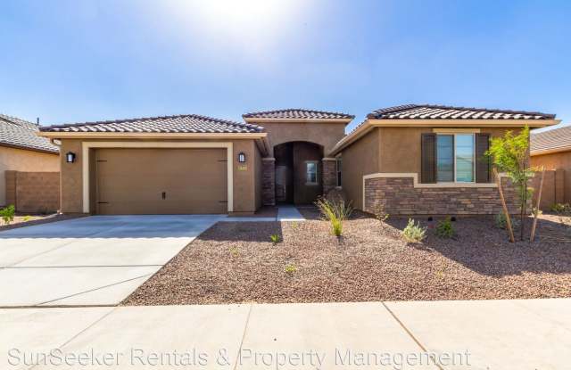 18323 W Sandlewood Dr