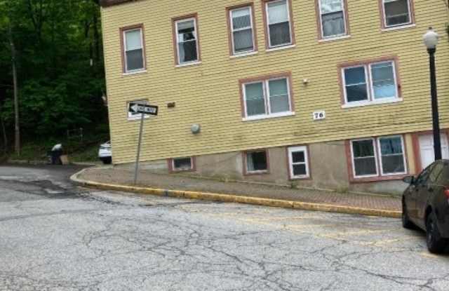 76 Fountain Sq