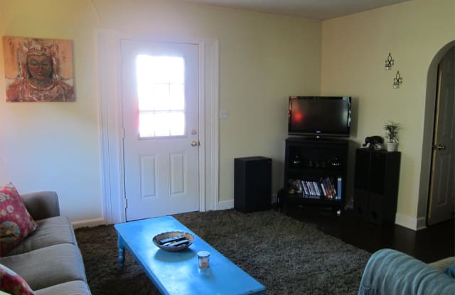 Photo of 8 1/2 Church St - Unit 01