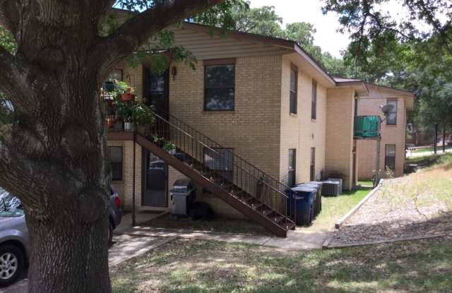 Live Close to Landa Park! 2/2 in Small Apartment Complex / No Carpet / NBISD photos photos