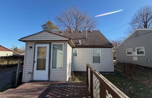 2 Bedroom 1 Bath House For Lease