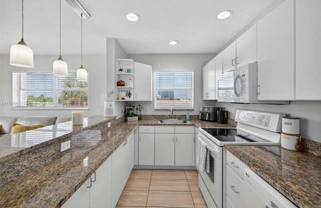 Photo of 2715 NE 49th St