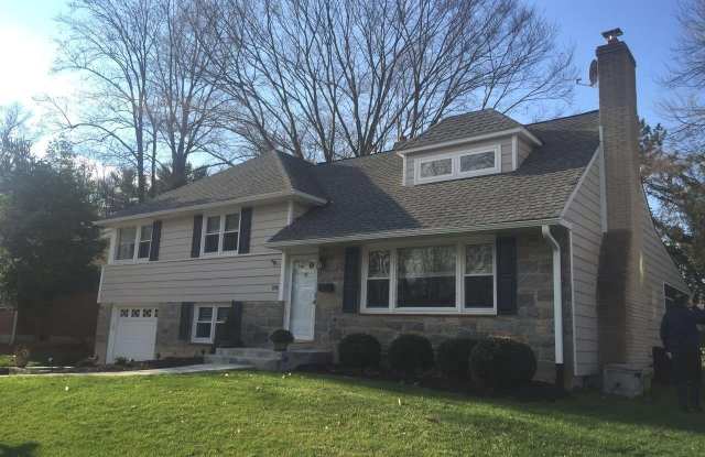 Photo of 1119 CRESTOVER Road