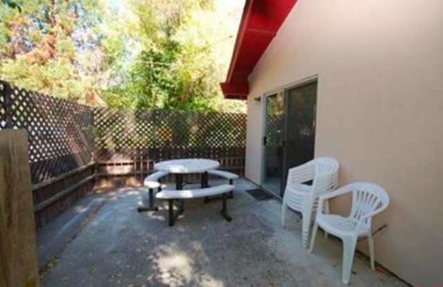 Photo of Cute 2 bedroom 1 3/4 bath