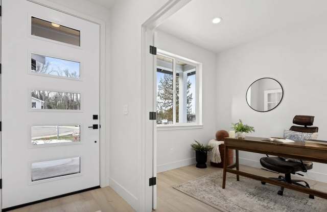 218 N 54th Place