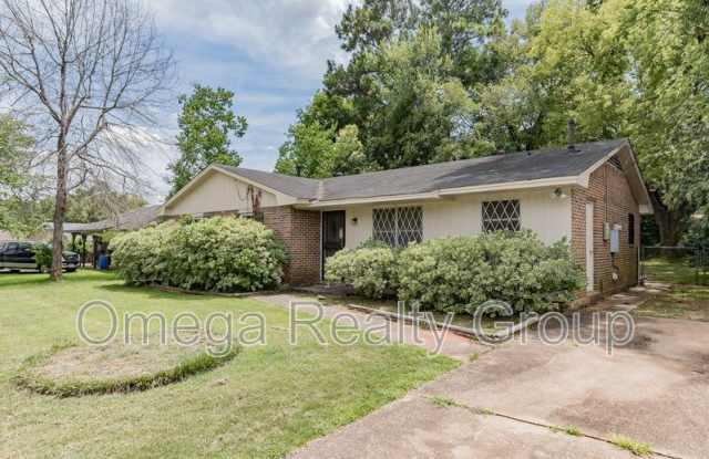 6114 Pinebrook Dr