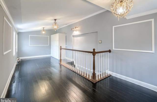 932 N HANCOCK STREET