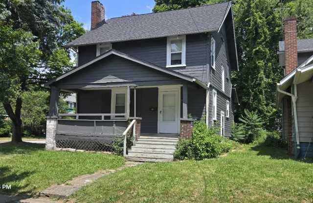 Photo of Charming 3-Bedroom Property in Prime Location