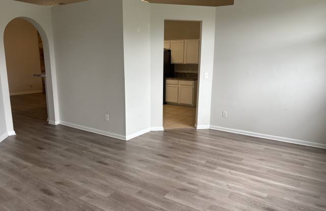 7242 Longhorn Circle South