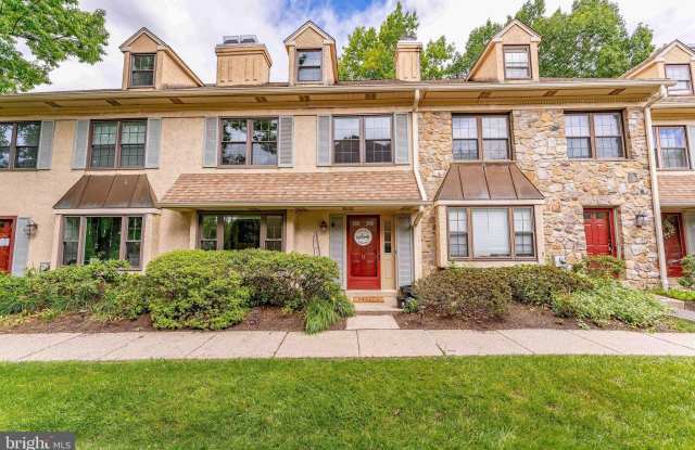11 CHATEAU Circle