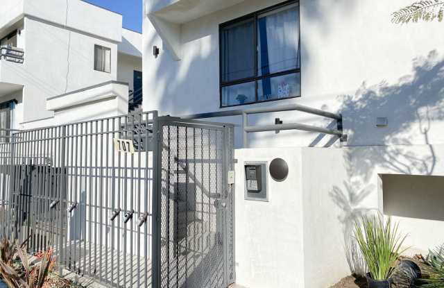 Prime Venice 1Bed/1Bath Condo! Don't Miss Out!