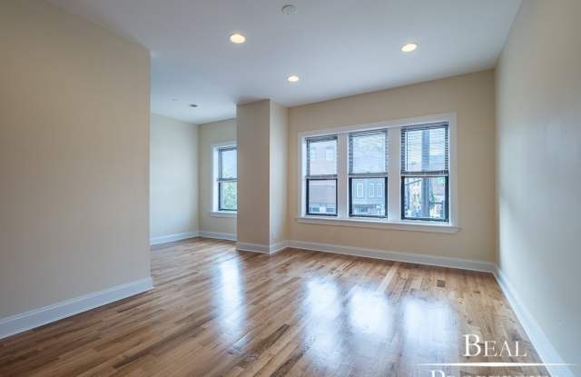 Photo of 2244 W Wilson Ave