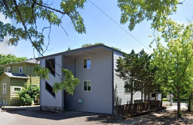 (951) 9th Street 6 plex (Studio / 1 Bathroom)