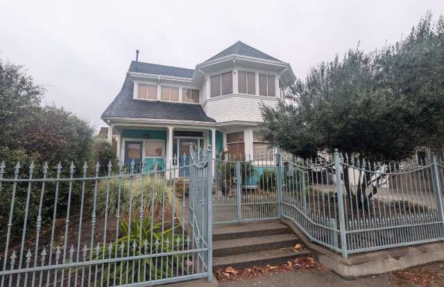 1018 East 17th Street - B