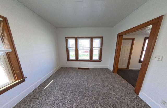 1924 Olive St - Cedar Falls