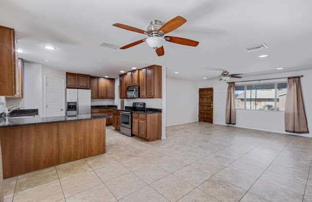 Photo of Spacious  Stylish 4/2 – Just 2 Miles from ASU!