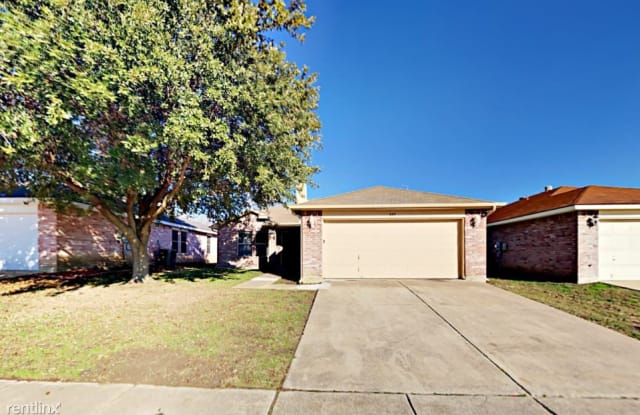 809 Engleside Drive - 809 Engleside Drive, Arlington, TX 76018