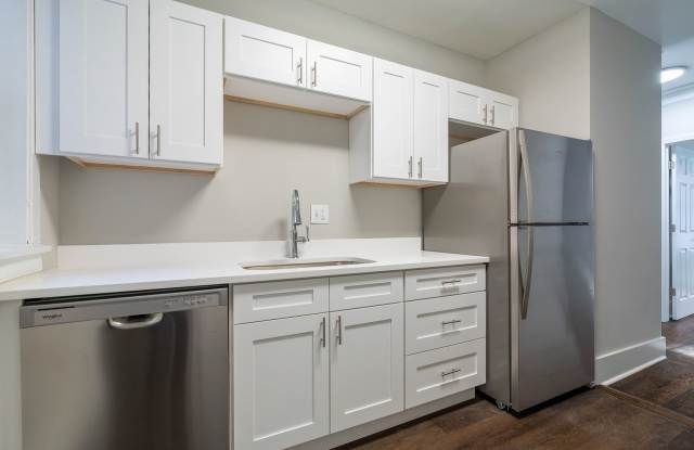 7417 N Damen Avenue, Apt 3E