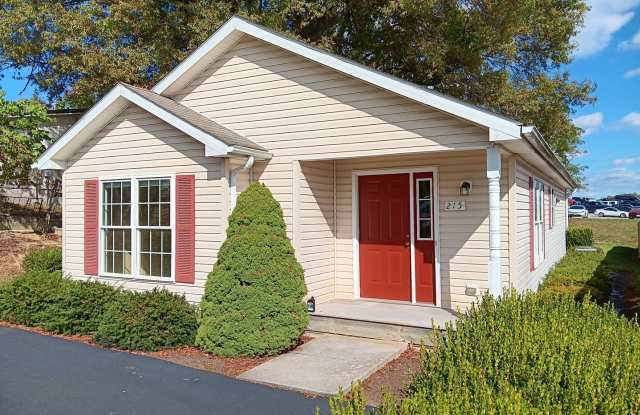 Christiansburg, 3 BR / 2 BA, August 14th