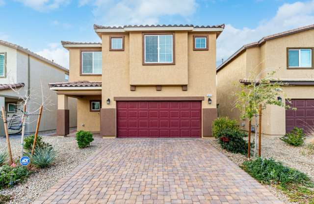 Gorgeous Gated 5 Bedroom Home in Aliante just minutes from 215