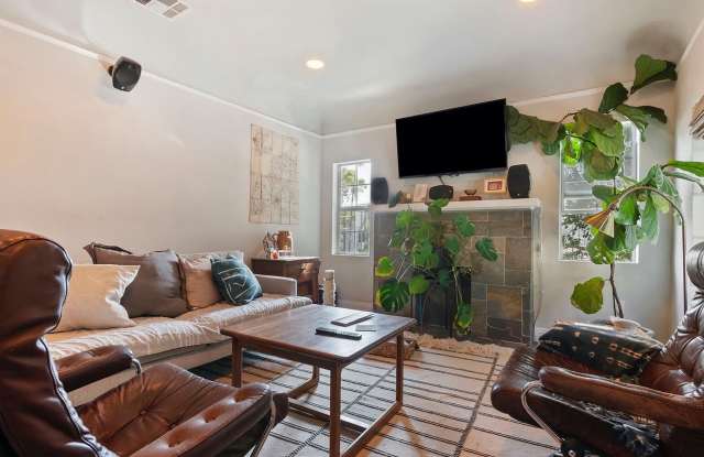 703 N. Ave. 54/5375 East Raphael