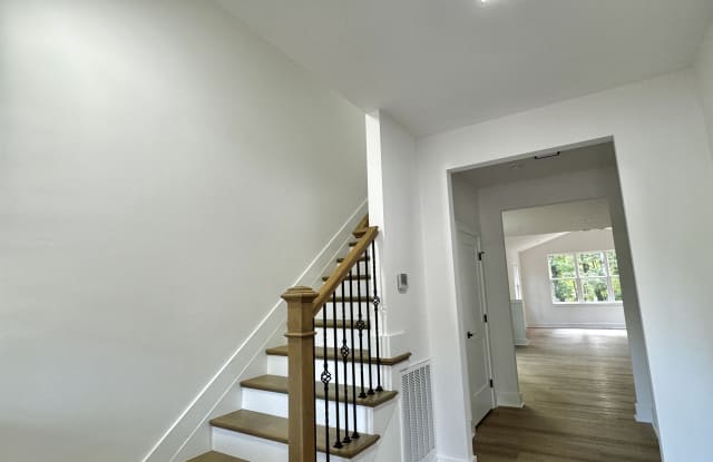 8829 Crosstimbers Drive