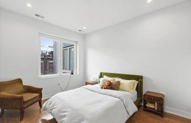 Photo of 2217 West Madison St