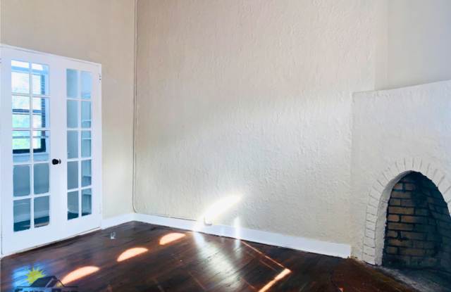 420 North Oleander Avenue - 7