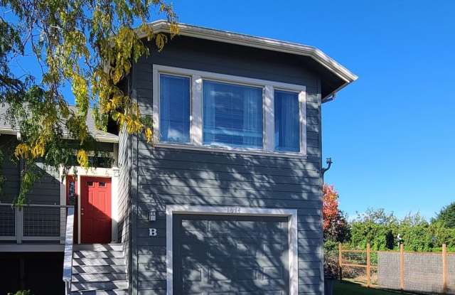 Renovated 3 BR Townhouse