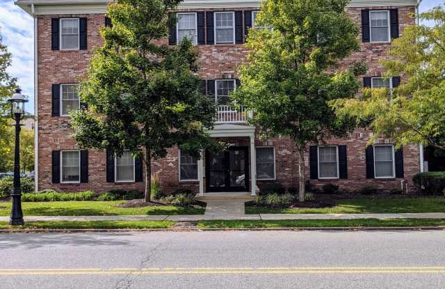 Suburban Square Apartments in the heart of Metuchen