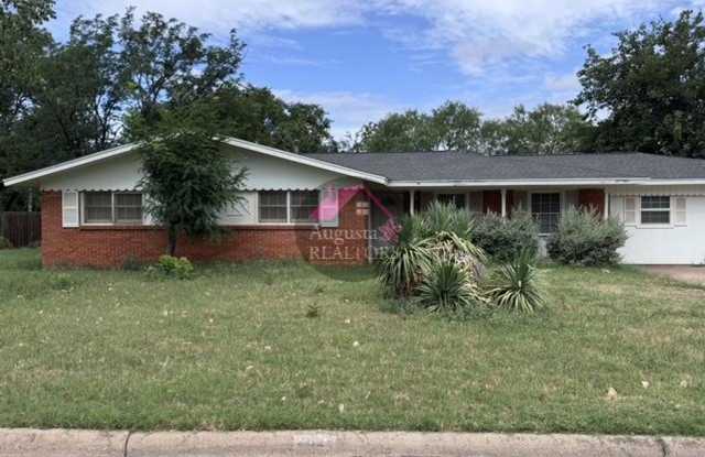 Large 4 Bedroom home close to ACU