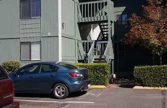 Photo of Cozy 1 Bedroom in the By The Green Community.