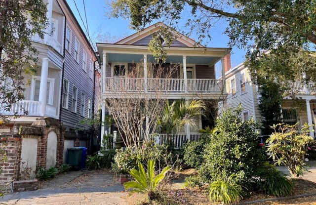 Available for lease May-September 2026. Stunning Fully-Furnished 3 BR/2.5 BA Available in the Heart of Downtown!