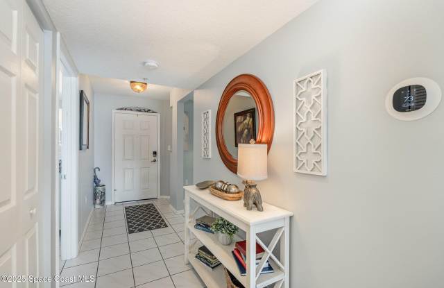 601 Shorewood Drive unit: 405