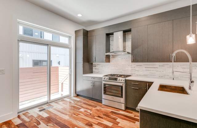 Northern Liberties Townhome with Parking