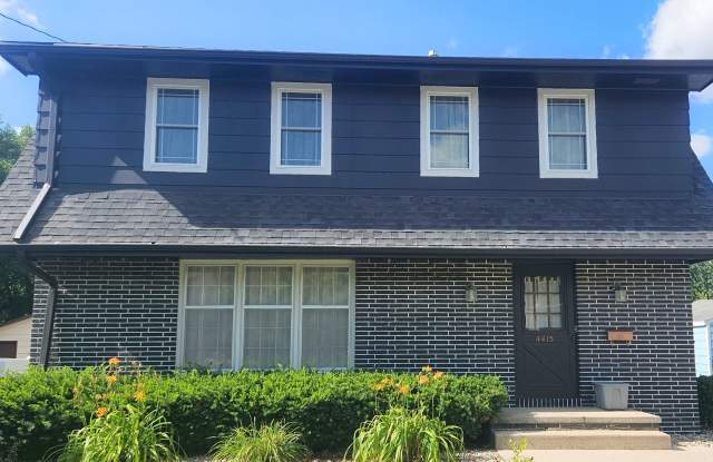 Photo of 4-Bedroom Remodeled Home in Quiet Des Moines Neighborhood - RENT SPECIAL