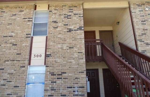 Photo of 300 Moursund Blvd. unit: 4