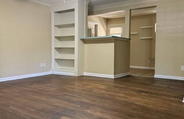 CUTEST COTTAGE IN ROSEDALE - 2BD / 1BA - Wood Floors - Huge Yard - $1800