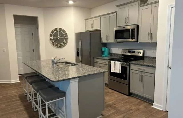 Room in 3 Bedroom Home at Murray Br Dr