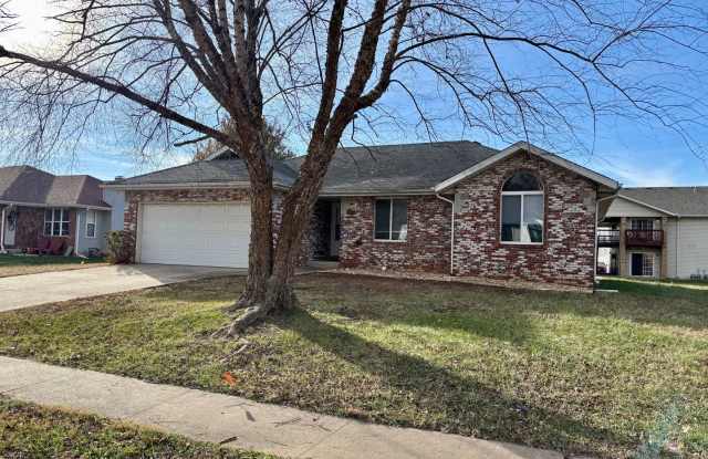 Photo of All brick 3/2/2 located in the Kickapoo boundaries, walking distance from Cherokee Middle School.