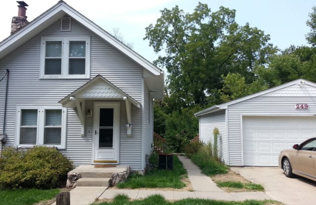 249 Woolf Ave - 249 Woolf Ave, Iowa City, IA 52246